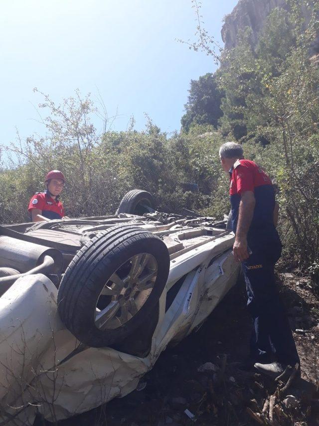 Denizli’de otomobil uçurumdan düştü: 1 yaralı