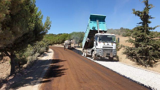 Gördes’te yol çalışmaları devam ediyor