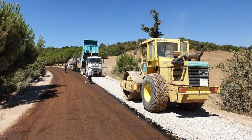 G&ouml;rdes&rsquo;te yol &ccedil;alışmaları devam ediyor