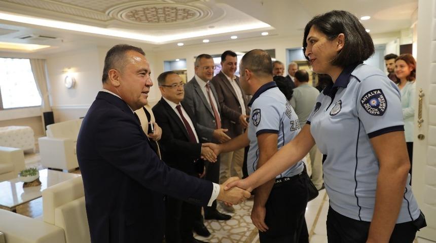 Başkan B&ouml;cek personeliyle bayramlaştı