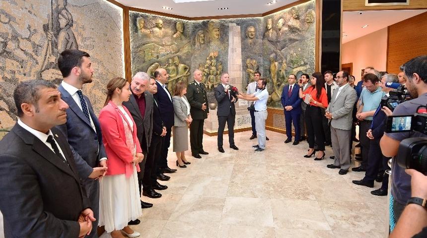 Vali G&uuml;l, kamu personelleriyle bayramlaştı