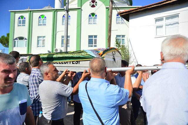 Kaldırımda minibüs çarpan Seda ve annesi toprağa verildi