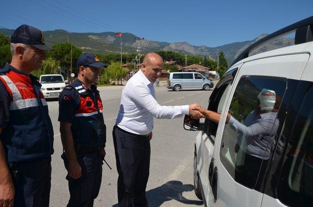 Kaymakam Taş trafik uygulamasına katıldı