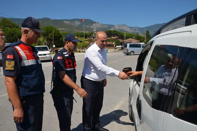 Kaymakam Taş trafik uygulamasına katıldı