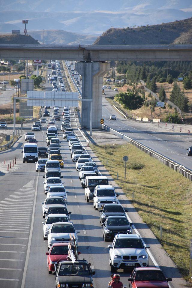 Kırıkkale'de bayram trafiği yoğunluğu