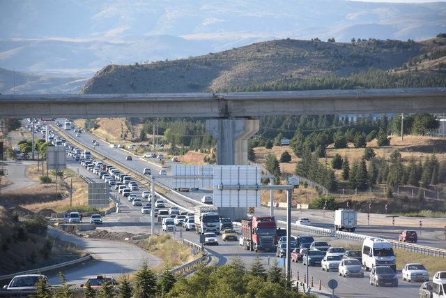 Kırıkkale'de bayram trafiği yoğunluğu