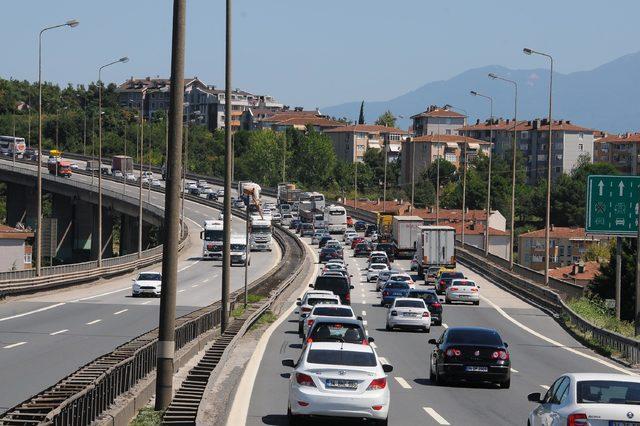 TEM yolu Kocaeli geçişinde bayram yoğunluğu