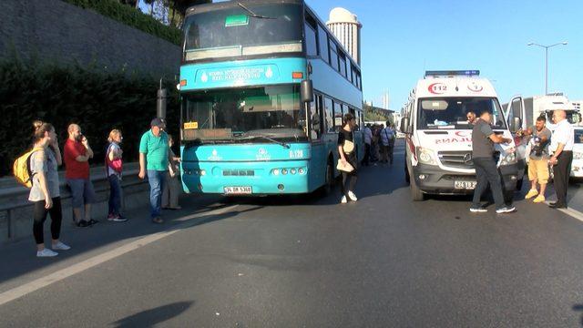TEM'de iki katlı otobüse arkadan çarpan motosikletin sürücüsü yaralandı