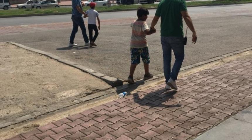 Antalya polisinden sokakta çalıştırılan ve dilendirilen çocuklara yönelik uygulama
