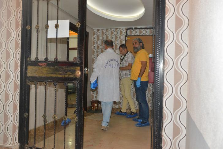 Trans bireyin evinde yakaladığı babasını bıçaklayarak öldürdü G5