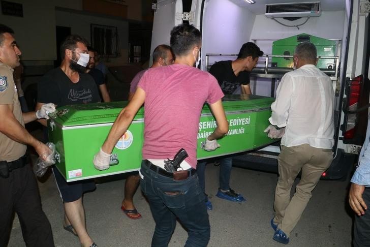 Trans bireyin evinde yakaladığı babasını bıçaklayarak öldürdü G4