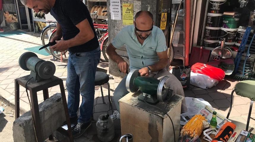 Bı&ccedil;ak bileyicilerinin yorucu mesaisi başladı