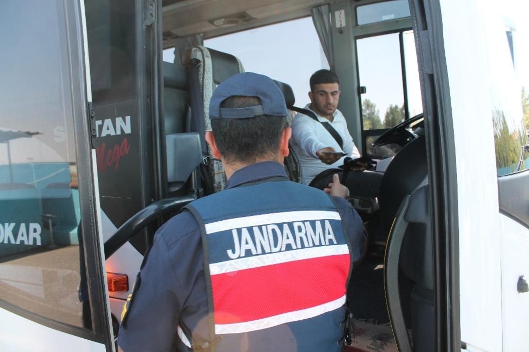Jandarmadan bayram &ouml;ncesi trafik denetimi