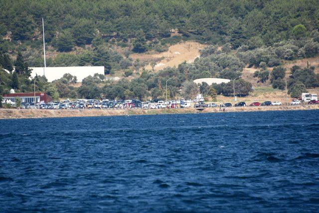 Çanakkale'de feribot yoğunluğu başladı