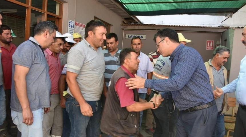 Başkan &Ouml;k&uuml;zc&uuml;oğlu personeliyle bayramlaştı