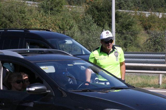 Bolu’da, bayram trafiğine takılan tatilciler dinlenme tesislerine akın etti