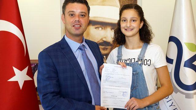 Çorlulu genç voleybolcu Eczacıbaşı’na transfer oldu