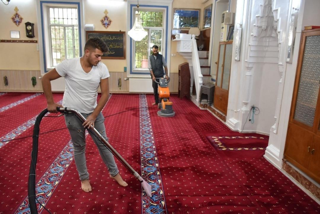 Narlıdere&rsquo;de ibadethaneler bayrama hazır