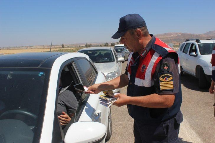Jandarmadan sürücülere broşürlü uyarı G5
