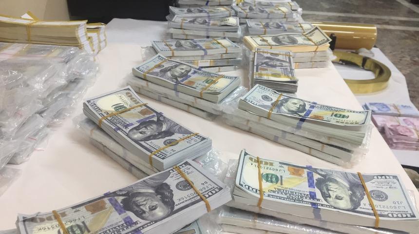 Sahte dolar, sahte altın malzemesi... Hepsi evden çıktı