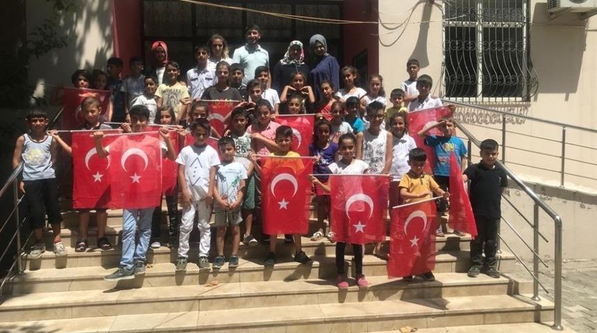 Diyarbakırlı çocuklardan işaret diliyle bayram kutlaması