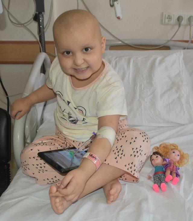 5 yaşındaki Esmanur, karaciğer bağışı bekliyor