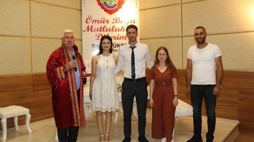 Başkan Y&uuml;ksel gen&ccedil; &ccedil;iftin nikahını kıydı