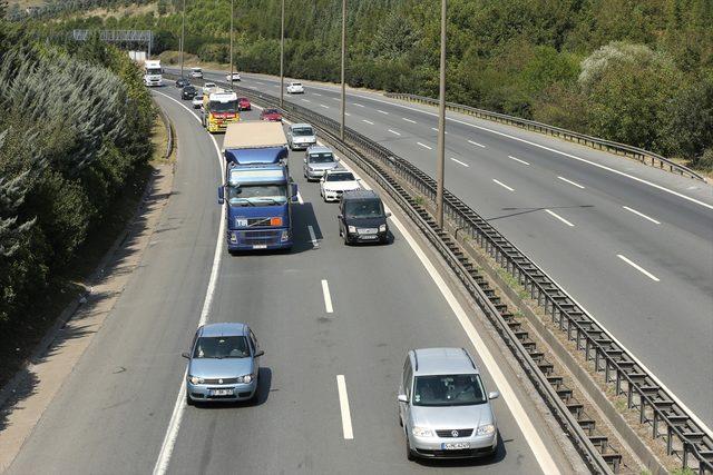 Anadolu Otoyolu'nda araç yoğunluğu