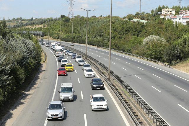 Anadolu Otoyolu'nda araç yoğunluğu