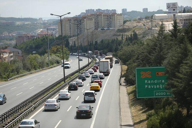 Anadolu Otoyolu'nda araç yoğunluğu