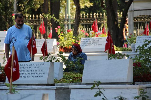 Edirnekapı Şehitliği ziyaretçi akınına uğradı (1)