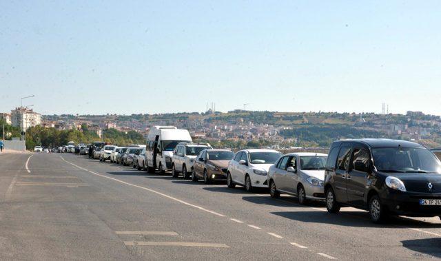 Tekirdağ'daki feribot iskelesinde araç kuyruğu