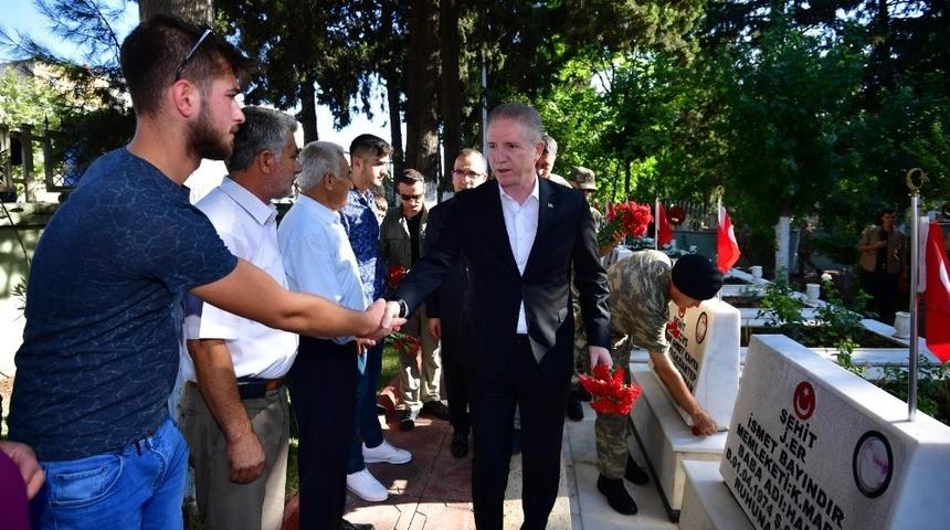 Vali G&uuml;l&rsquo;den şehitlik ve huzurevi ziyareti