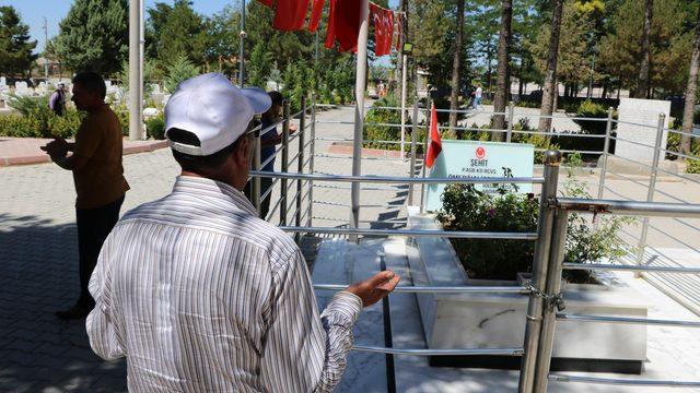 Şehit Halisdemir'in kabrine ziyaretçi akını