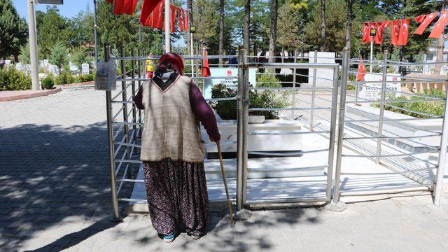 Şehit Halisdemir'in kabrine ziyaretçi akını