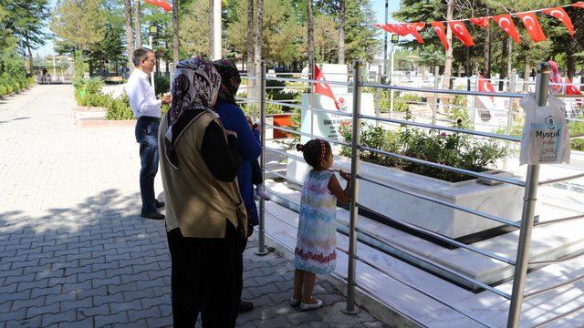 Şehit Halisdemir'in kabrine ziyaretçi akını