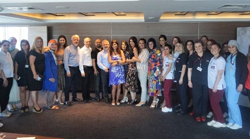 Hastanelerde bayram sevinci