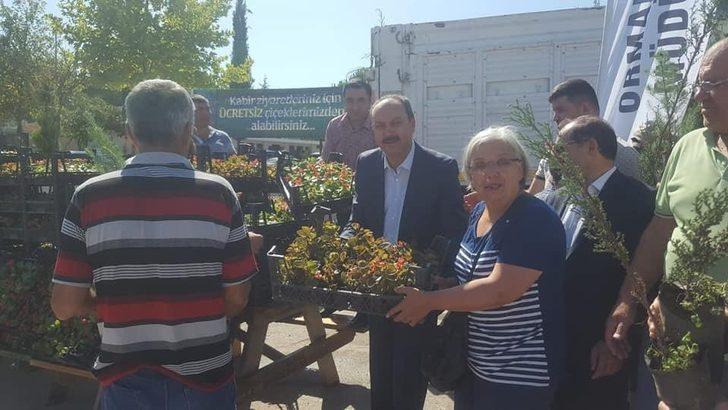 Mezarlık ziyaretçilerine ücretsiz fidan ve çiçek G3