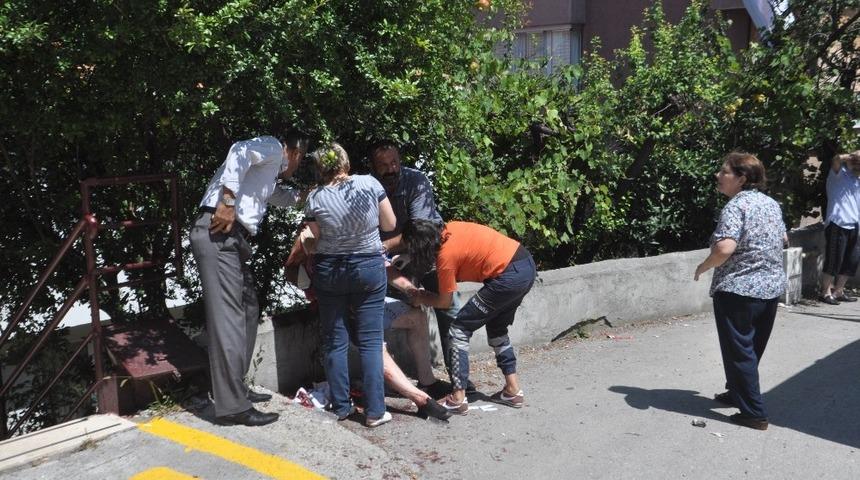 Baba-oğlu bı&ccedil;aklayan zanlıyı komşuları yakalayarak polise teslim etti