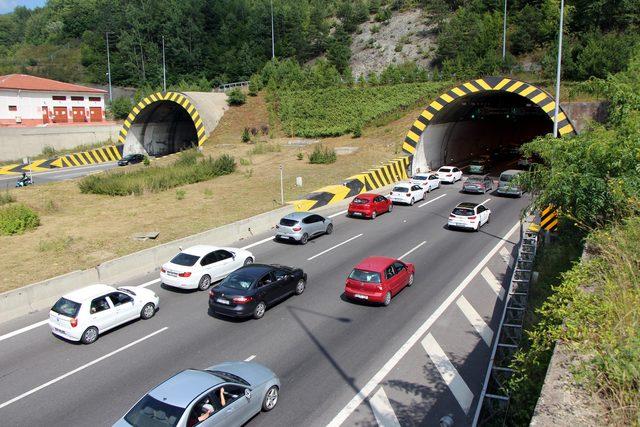 Bolu'da bayram tatili trafiği (3)