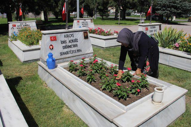 Kayseri'de arife günü şehitlik doldu