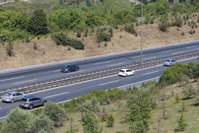 TEM Otoyolu’ndaki bayram trafiği normale döndü