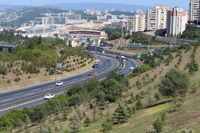 TEM Otoyolu’ndaki bayram trafiği normale döndü