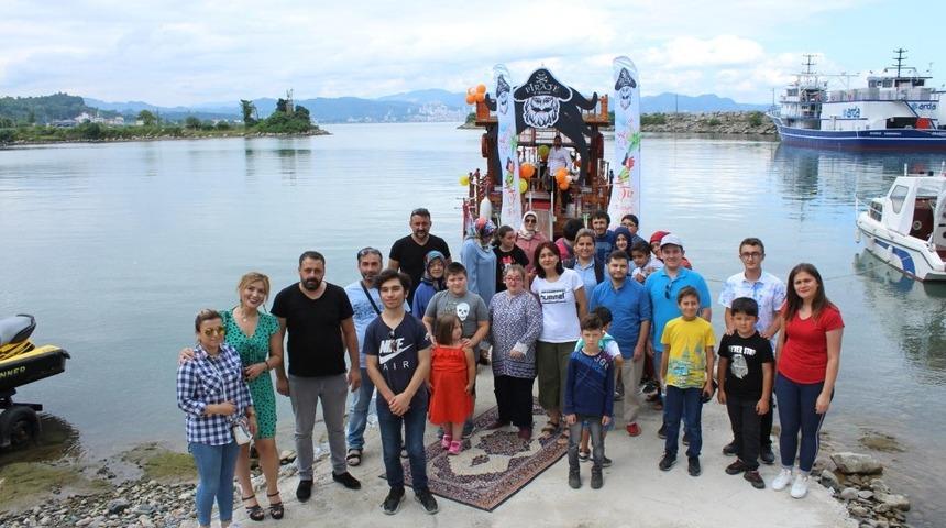 Özel çocuklar tekne gezisinde moral buldu