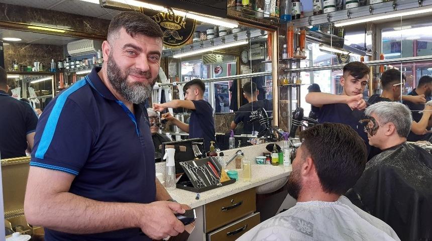 Afyonkarahisar&rsquo;daki berber ve kuaf&ouml;rlerde bayram yoğunluğu