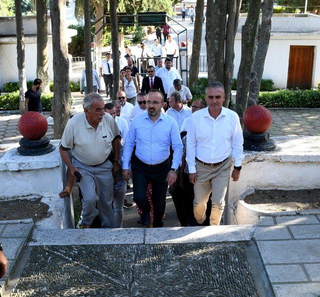 Bülent Turan’dan Gazi Süleyman Paşa ve Namık Kemal mezarlarına bayram ziyareti