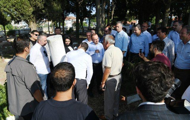 Bülent Turan’dan Gazi Süleyman Paşa ve Namık Kemal mezarlarına bayram ziyareti