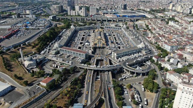 (Havadan fotoğrafllarla) - 15 Temmuz Demokrasi Otogarı'nda bayram trafiği yoğunluğu sürüyor