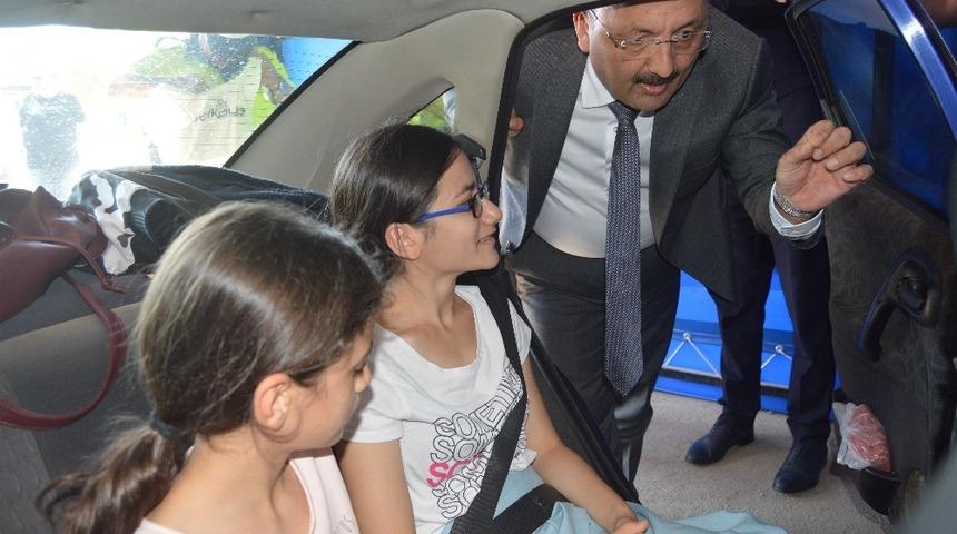 S&uuml;r&uuml;c&uuml;lere videolu emniyet kemeri uyarısı