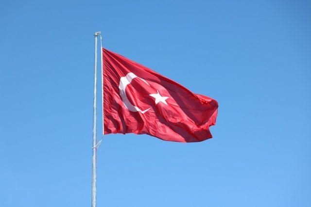Beyşehir Adaköy’e şehitler anısına Türk bayrağı dikildi